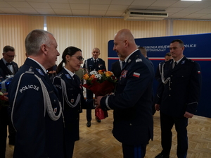 Składanie gratulacji i podziękowań.