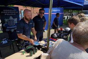 policyjny piknik na Wyspie Młyńskiej