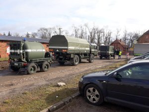 W trakcie robót drogowych na ul. Kolejowej w Tucholi został odkopany niewybuch pocisku artyleryjskiego pochodzącego z okresu II wojny światowej.