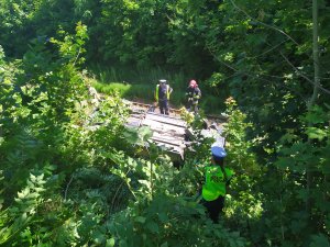 W piątek (24.07.2020r.) na drodze wojewódzkiej nr 241 w pobliżu wiaduktu kolejowego w miejscowości Mały Mędromierz doszło do poważnego zdarzenia drogowego z udziałem dwóch aut osobowych.