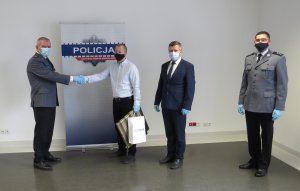 W piątek (26.02.2021r.) w Komendzie Powiatowej Policji w Tucholi odbyło się pożegnanie czterech policjantów odchodzących na zasłużoną emeryturę.