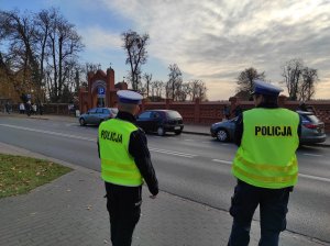 Policjanci czuwają nad bezpieczeństwem uczestników ruchu drogowego