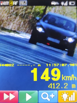 pojazd pędzi z prędkością 149 km/h