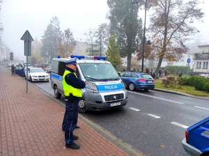 policjanci dbają o bezpieczeństwo uczestników ruchu