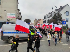 policjanci zabezpieczają uroczystości związane z Dniem Niepodległości