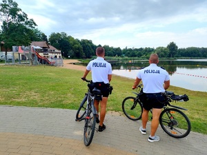 Policjanci na rowerach dbają o bezpieczeństwo