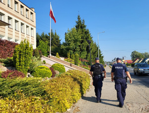 policjanci dbają o bezpieczeństwo mieszkańców