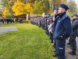 policjanci uczestniczą w zbiórce