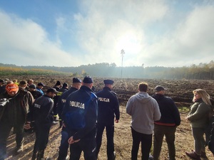 policjanci uczestniczą w zbiórce