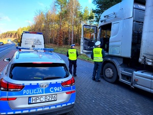 Policjanci prowadzą działania wspólnie z Inspekcją Transportu Drogowego