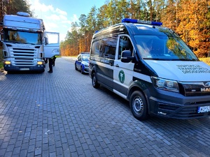 Policjanci prowadzą działania wspólnie z Inspekcją Transportu Drogowego