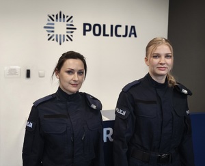 policjantki pozują do zdjęcia