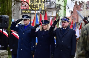 delegacja oddaje hołd