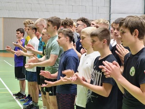 uczestnicy testu biją brawo