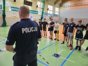 osoby uczestniczą w teście