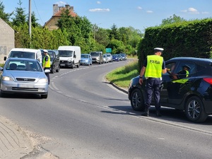 policjanci kontrolują trzeźwość