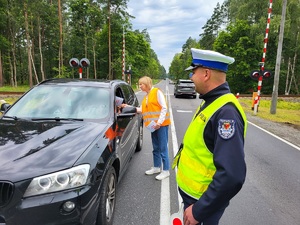 mundurowi biorą udział w akcji &quot;Bezpieczny przejazd&quot;