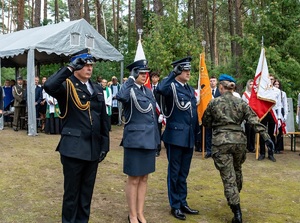 delegacja oddaje hołd