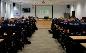 policjanci uczestniczą w konkursie