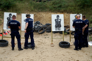 policjanci uczestniczą w konkursie służby kryminalnej