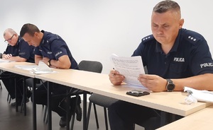 policjanci uczestniczą w konkursie