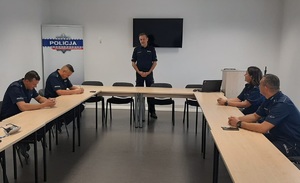 policjanci uczestniczą w konkursie