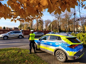 policjanci czuwają nad bezpieczeństwem uczestników ruchu