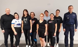 osoby pozują do zdjęcia