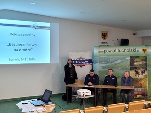 mieszkańcy debatują z policjantami