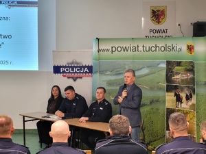 mieszkańcy debatują z policjantami