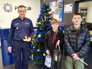 osoby pozują do zdjęcia