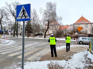 policjanci czuwają nad bezpieczeństwem uczestników ruchu