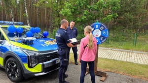 policjanci uczestniczą w pikniku