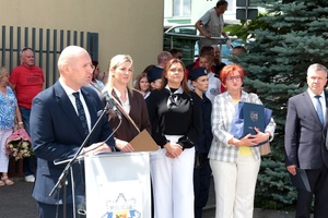 osoba przemawia