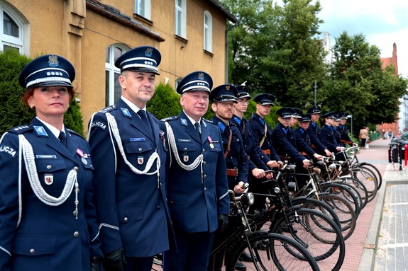 osoby pozują do zdjęcia