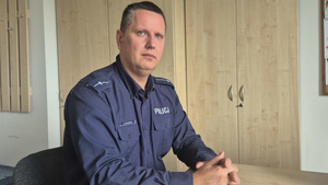 na zdjęciu widać policjanta