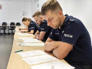 policjanci uczestniczą w konkursie