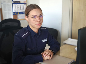 osoba pozuje do zdjęcia